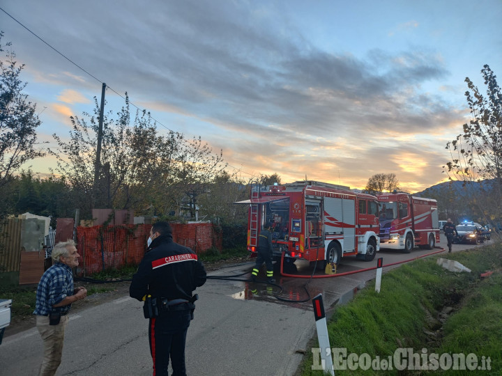 Pinerolo: incendio in un orto in Strada Vecchia di Piscina, viabilità momentaneamente bloccata. 