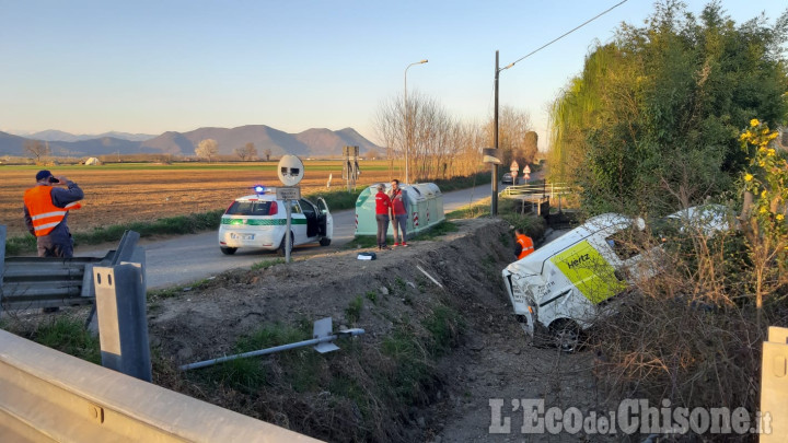 Pinerolo: scontro tra furgoni, nessun ferito