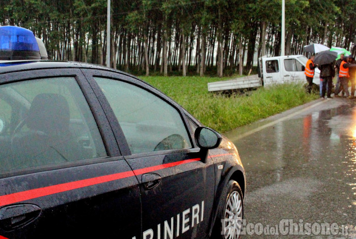 Camion fuori strada tra Virle e Cercenasco: tre operai feriti
