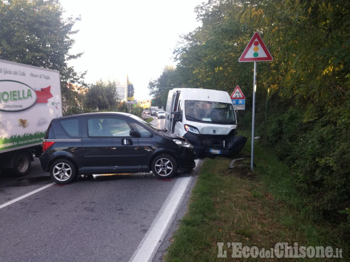 Rivalta: incidente in via Einaudi, tre feriti al san Luigi