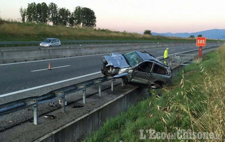 Scalenghe: perde il controllo dell'auto e finisce fuori strada, ferito 37enne di Luserna