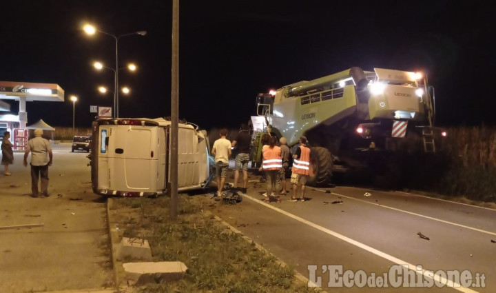 Osasio: schianto tra furgone e mietitrebbia sulla Sp138, un ferito