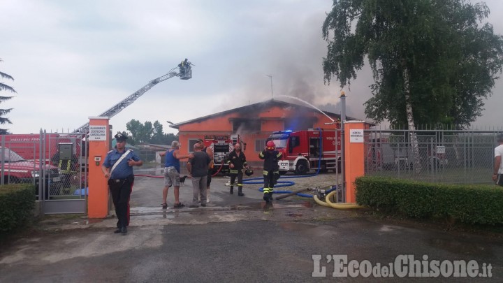 Garzigliana: fiamme in un&#039;azienda agricola, due Vigili del fuoco lievemente feriti
