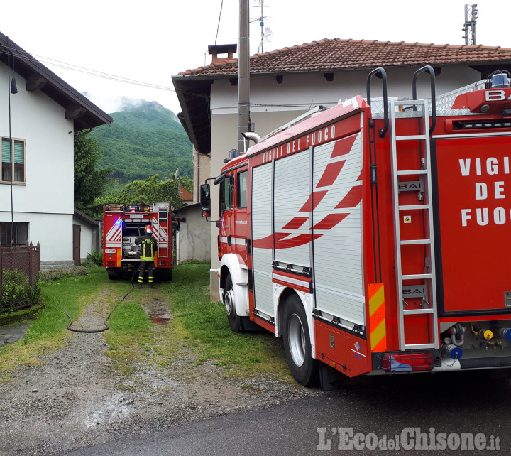 Luserna S.G.: fiamme in Viale de Amicis