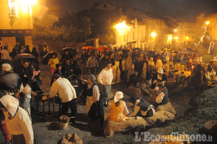 Maschera di Ferro a Pinerolo: annullata la notte magica per pioggia, domenica 4 la rievocazione