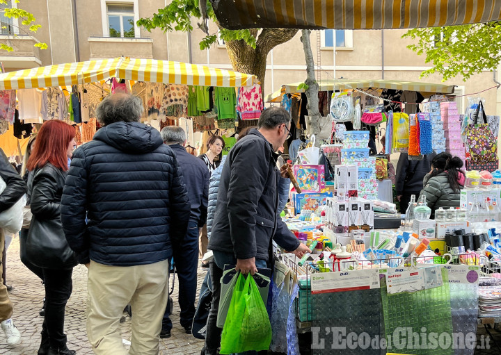 Pinerolo, Primo Maggio e mercato sotto la pioggia