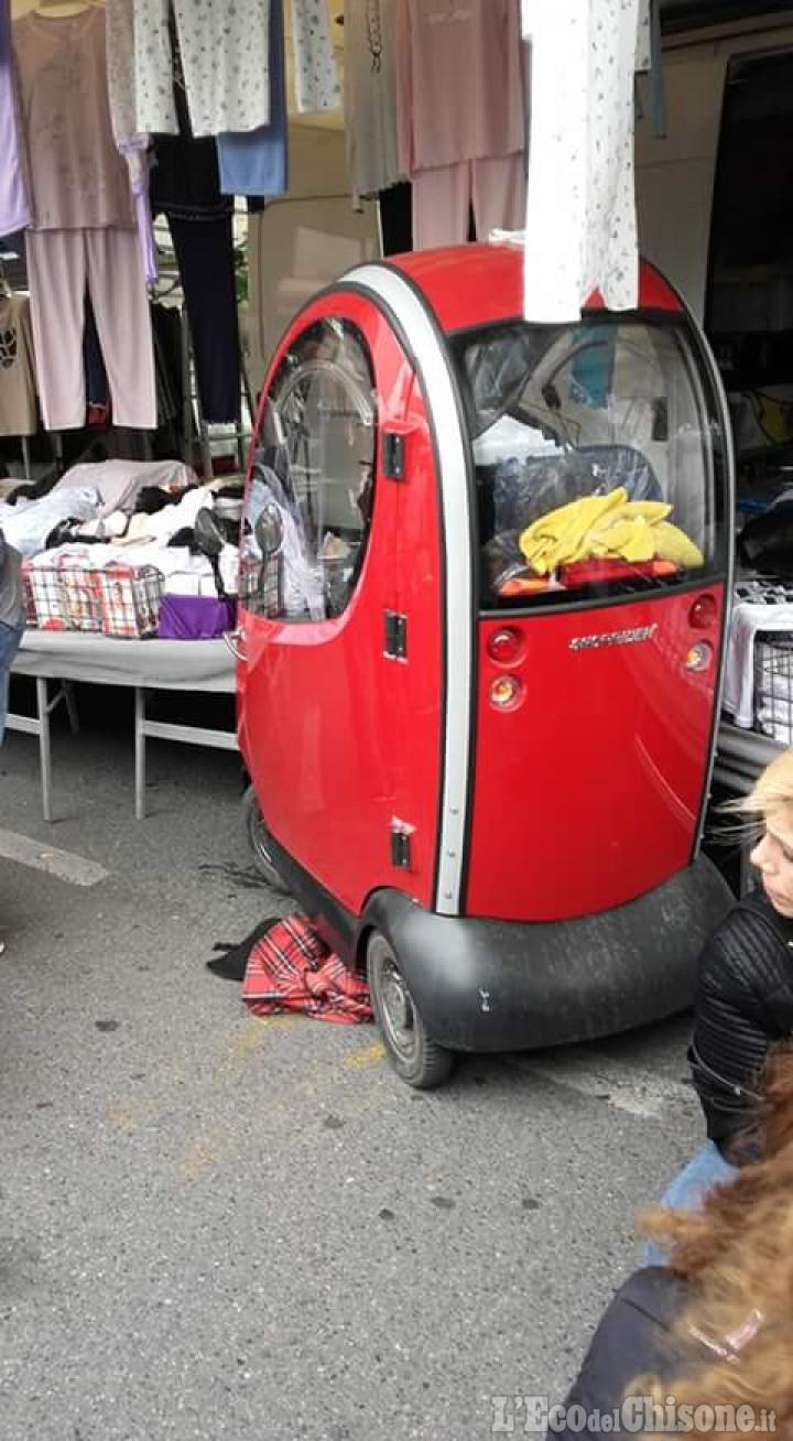 Nichelino: microcar travolge tre persone al mercato