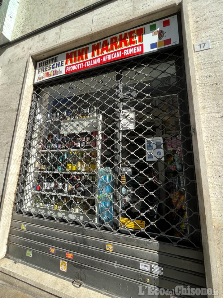 Pinerolo: i Carabinieri chiudono il Minimarket di via Buniva 