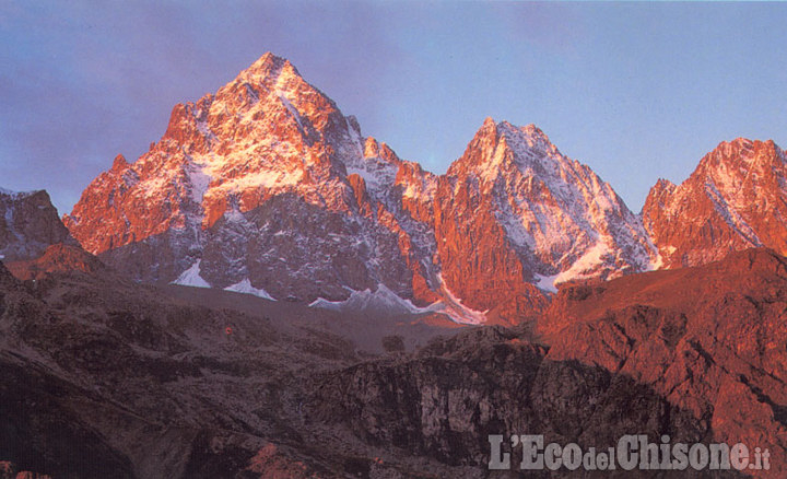 Crissolo: cade durante la discesa del Monviso, alpinista lievemente ferita