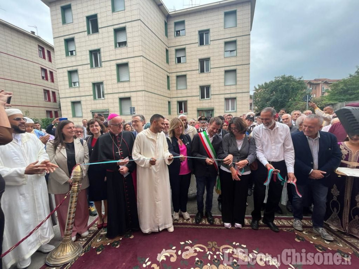 Pinerolo, il sindaco Salvai all'inaugurazione della moschea: "Questo è l'urlo di pace della citta""
