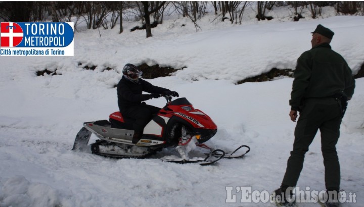 Motoslitte non autorizzate sulle montagne di Pramollo: sanzioni della Polizia metropolitana ai trasgressori