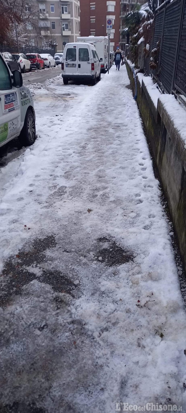 Pinerolo: per i disabili del Centro Gea marciapiedi impraticabili per neve 