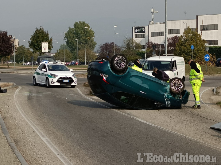 Nichelino: incidente alla rotonda tra via Rusca e via Pareri: due feriti con politraumi