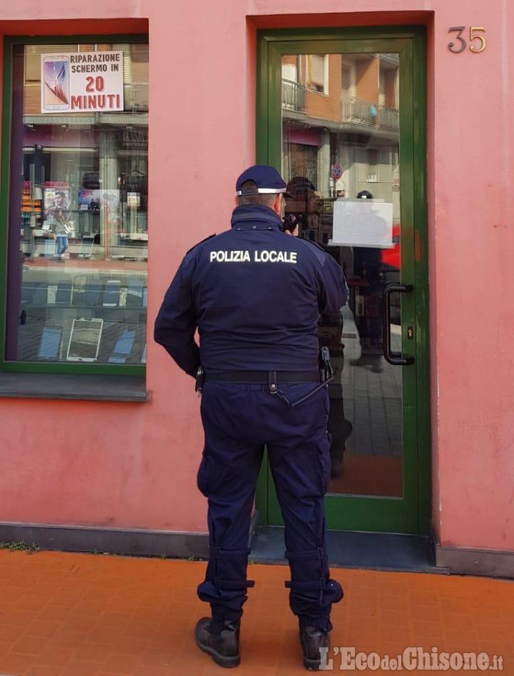 Nichelino: Polizia municipale chiude negozio di telefonia