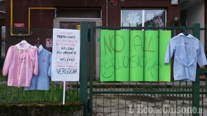 Torre Pellice: in corso protesta no vax per bimba espulsa da Nido