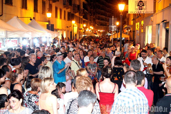 Notte bianca dei saldi sabato 1º luglio a Pinerolo e Orbassano