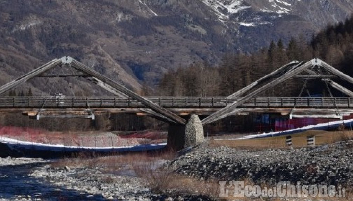 Pragelato: operaio muore nel camion precipitato sul versante di fronte a Traverses