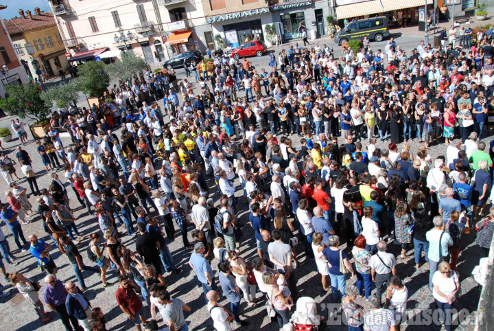 Orbassano: centinaia di persone per salutare le tre giovani vittime del Monte Bianco