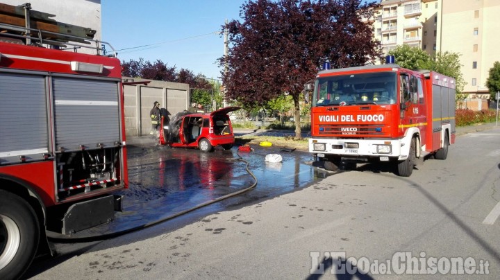 Orbassano: auto in fiamme in via Amendola