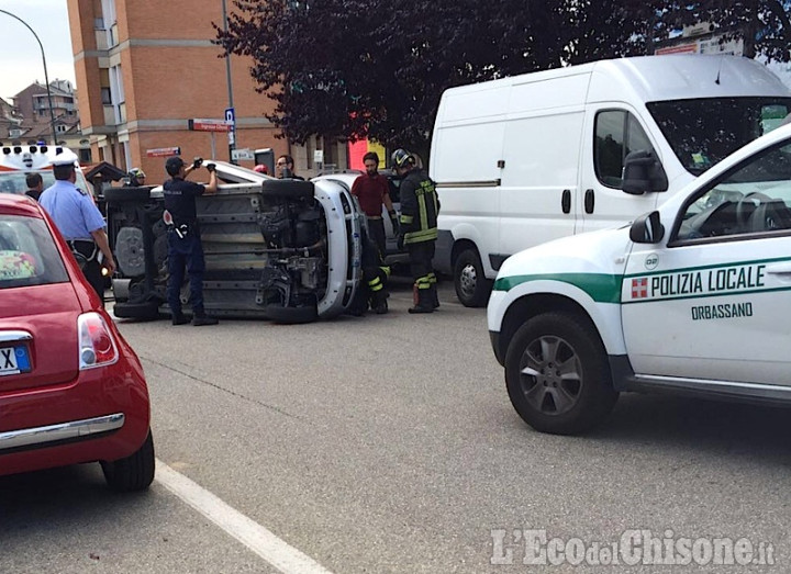 Orbassano: auto si ribalta in via Bixio, anziano ferito