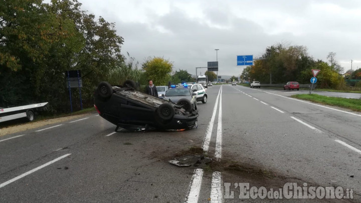 Orbassano: cappotta sulla Sp6, ferito automobilista