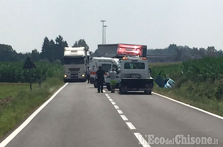 Orbassano: auto contro tir in strada Candiolo, anziano ferito