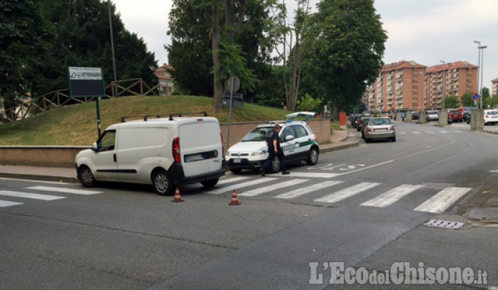 Orbassano: 13enne in bici investito da un furgone