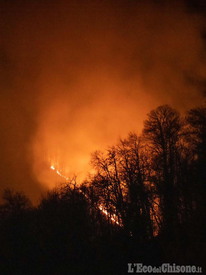 Valle Po, incendio estinto grazie all'intervento dell'elicottero