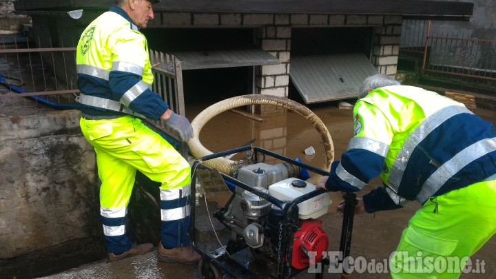 Alluvione: anche gli Alpini al lavoro per aiutare le famiglie di Pinerolo, Villafranca e Perosa