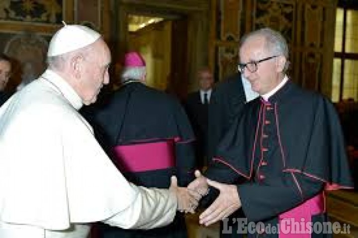 Papa Francesco telefona al vescovo Derio Olivero in ospedale a Pinerolo