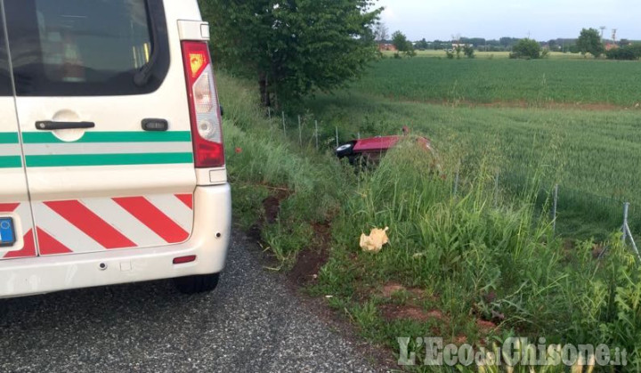 Volvera: auto fuori strada sulla Torino-Pinerolo, 20enne in ospedale