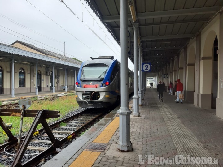 Pinerolo: pacco sospetto sul vagone, treno fermo in stazione