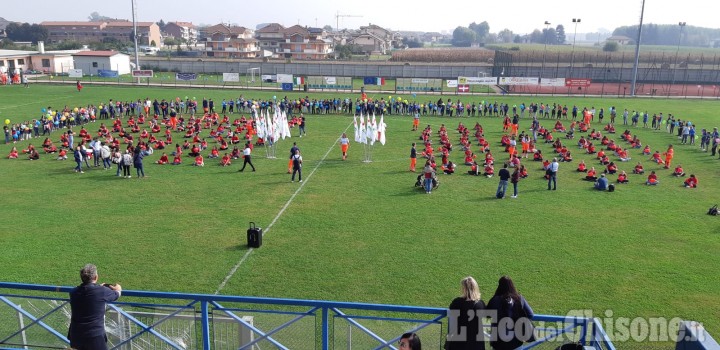 None: flash mob al campo sportivo, centinaia di bambini