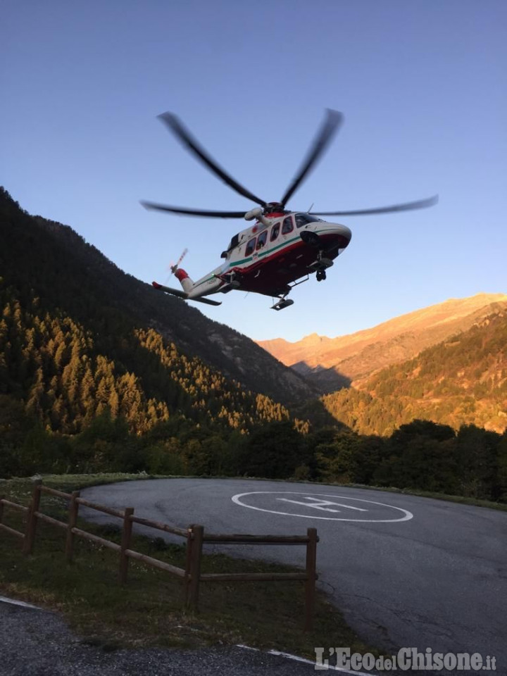 Crissolo: coppia di alpinisti colpita da una scarica di sassi sul Monviso