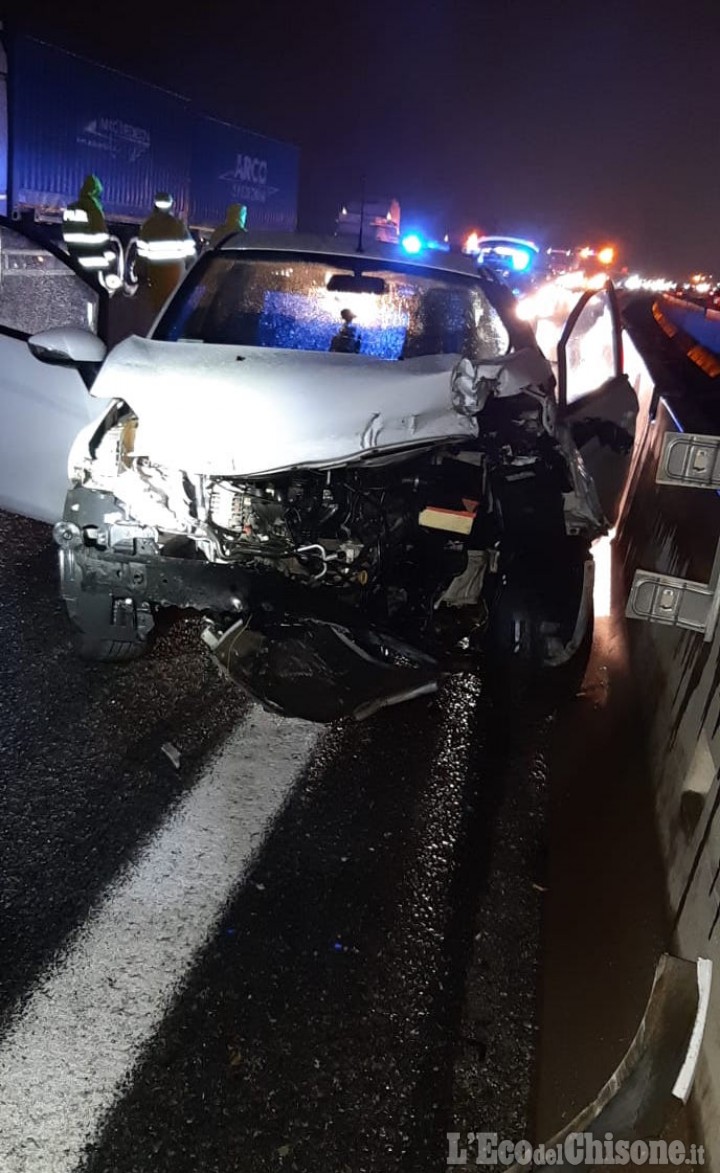 Rivalta: scontro fra auto in tangenziale sud, ferita una 24enne