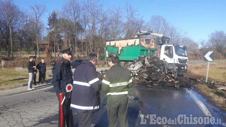 Rivalta: camion in fiamme in strada san Luigi