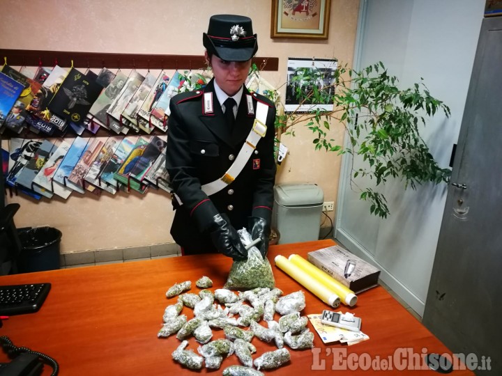 Orbassano: tenta di gettare la droga insieme alla spazzatura, 25enne arrestato dai carabinieri