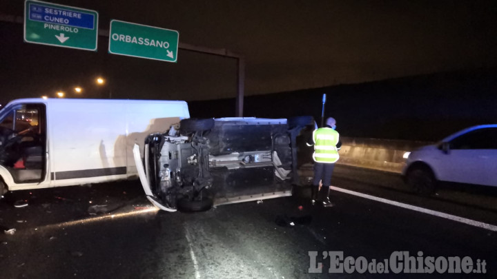 Orbassano: carambola di auto sulla Torino-Pinerolo, un ferito in ospedale