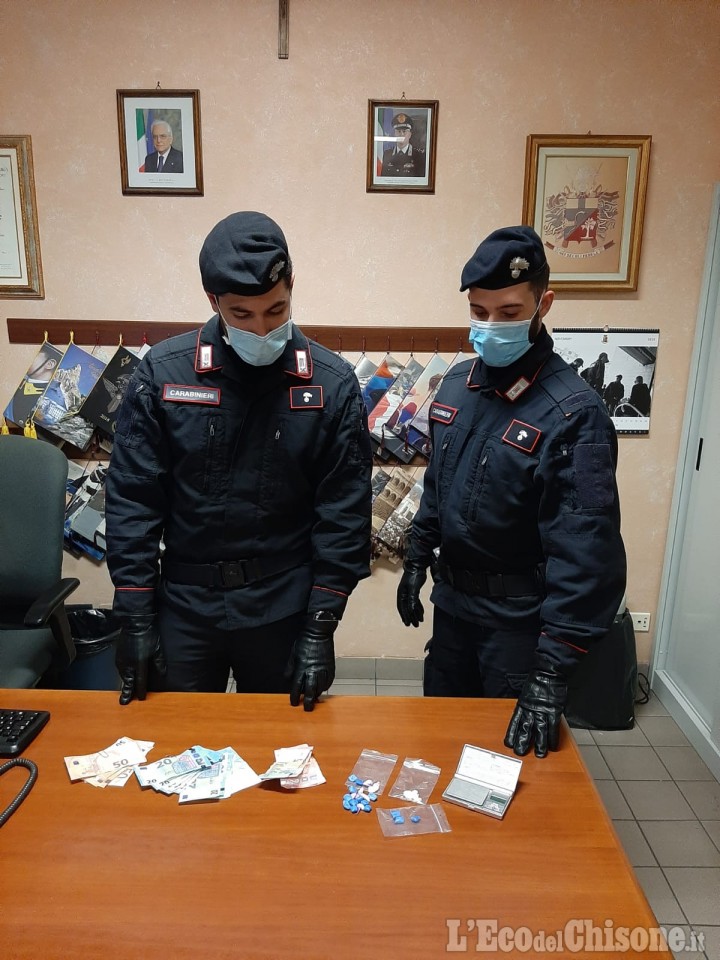 Rivalta: nascondeva 20 dosi di cocaina sotto la mascherina, arrestato 29enne di Orbassano