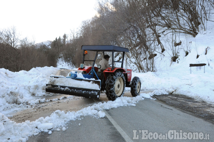 Paesana: auto travolta da una slavina sulla Provinciale per Pian Munè, nessun ferito