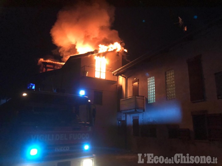 Scalenghe: fiamme nella notte in una casa di Viotto, quattro famiglie evacuate