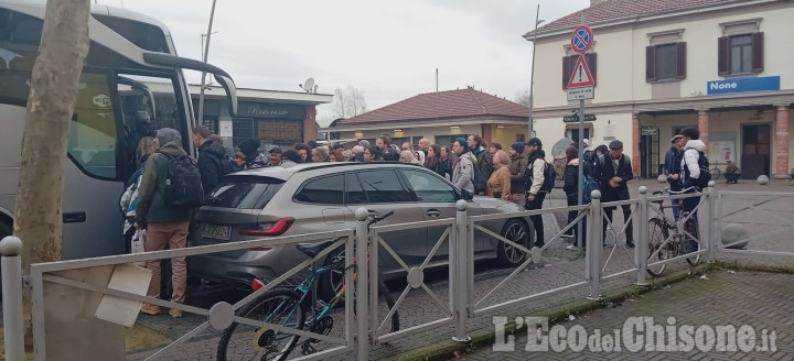 Treno bloccato per una pianta caduta tra None e Candiolo