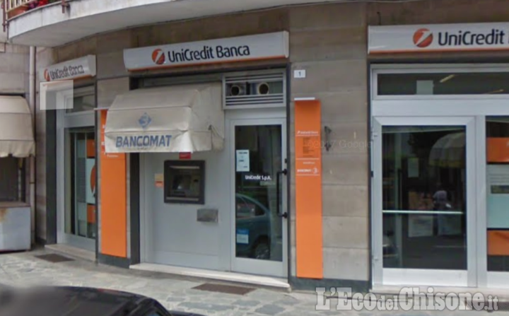 Pinasca: bancomat Unicredit di nuovo in funzione, restituzione tessere non immediata