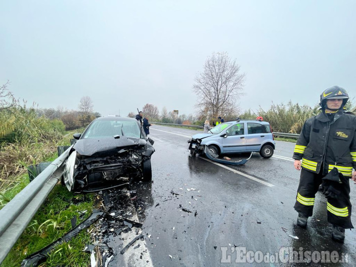 Pinerolo: scontro tra auto sulla Circonvallazione, tre donne ferite