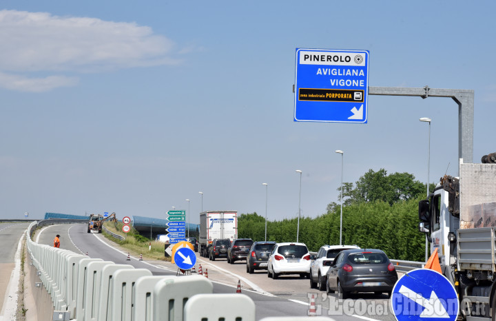 Cantiere sulla circonvallazione di Pinerolo: in corso i lavori sulla pavimentazione