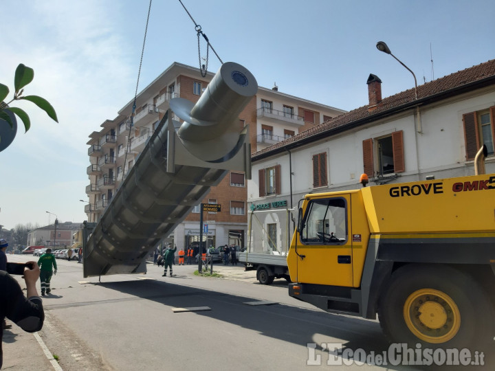 Pinerolo: traffico interrotto in via Saluzzo per una complessa operazione nel canale adiacente alla Mustad