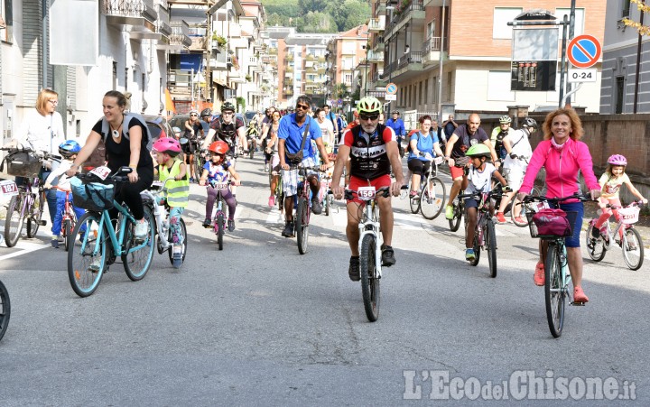 Domani la Pinerolo Pedala. La Sagra della Castagna di Costagrande spostata a domenica 23. 