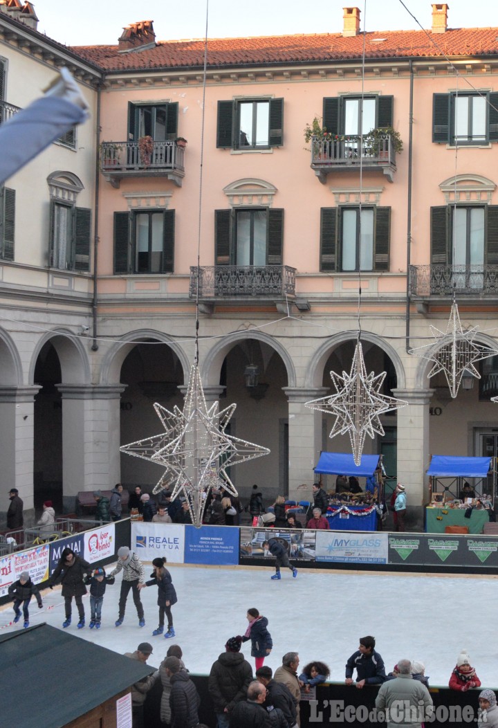 Pinerolo: da oggi si pattina in piazza Duomo