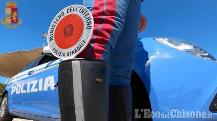 Pinerolo: documenti falsi e carte di pagamento clonate, due arrestati dalla Polizia stradale