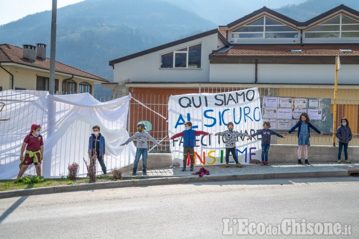 Pomaretto e Perosa Argentina: la protesta dei genitori per il ritorno a scuola